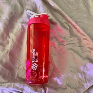 Blender bottle sports drink mixer